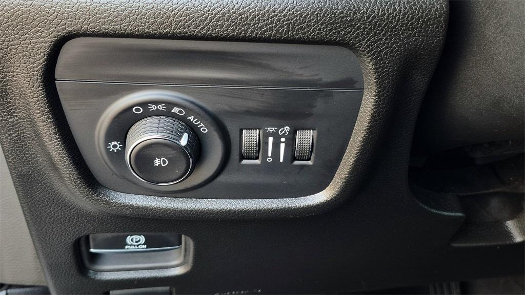 used 2024 Jeep Grand Cherokee car, priced at $28,999