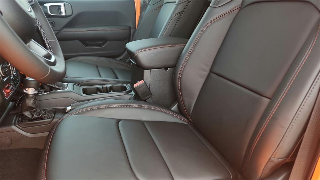 new 2025 Jeep Wrangler car, priced at $69,536
