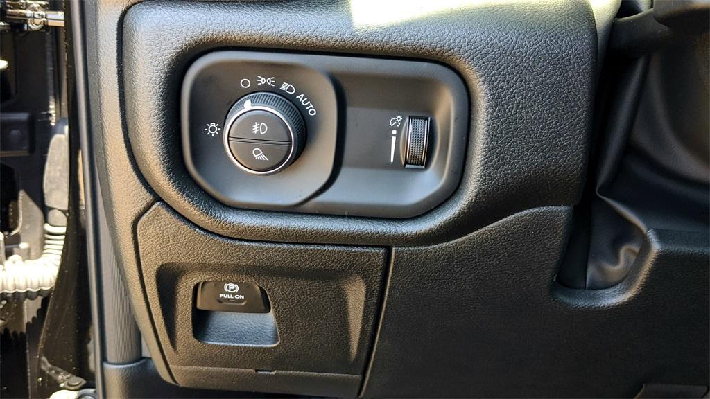 new 2025 Ram 1500 car, priced at $39,000