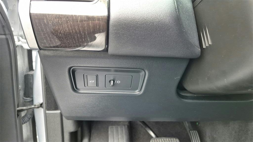used 2018 Land Rover Range Rover Sport car, priced at $25,000