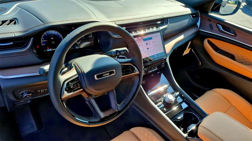 new 2025 Jeep Grand Cherokee car, priced at $61,980
