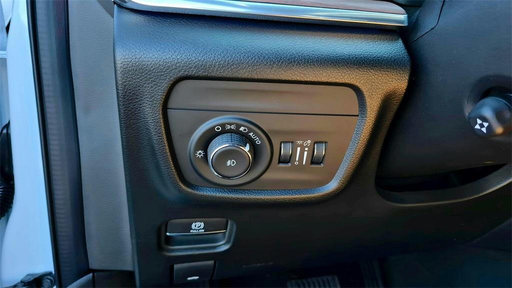 new 2025 Jeep Grand Cherokee car, priced at $61,980