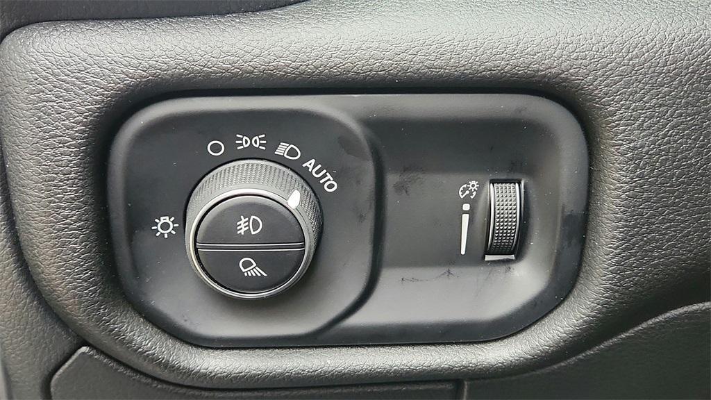 new 2025 Ram 1500 car, priced at $39,470