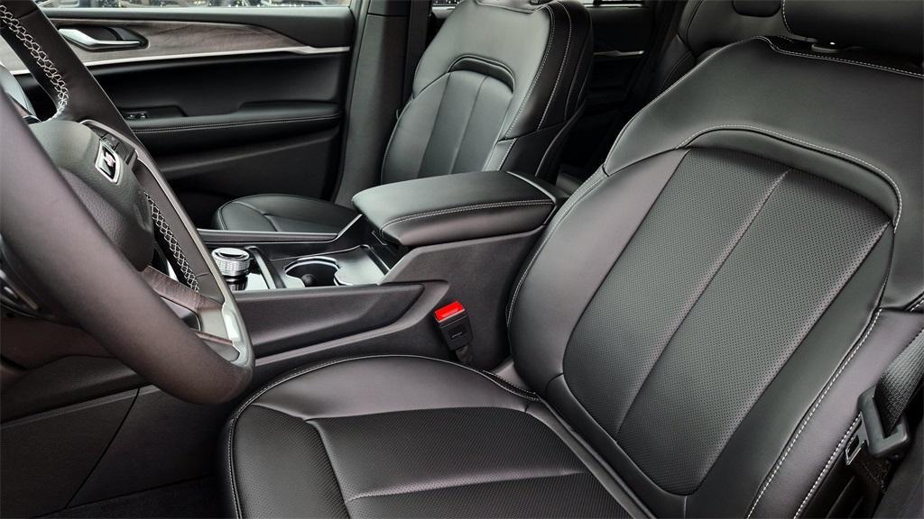 new 2025 Jeep Grand Cherokee car, priced at $51,249