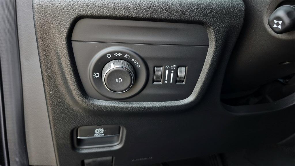 new 2025 Jeep Grand Cherokee car, priced at $51,249