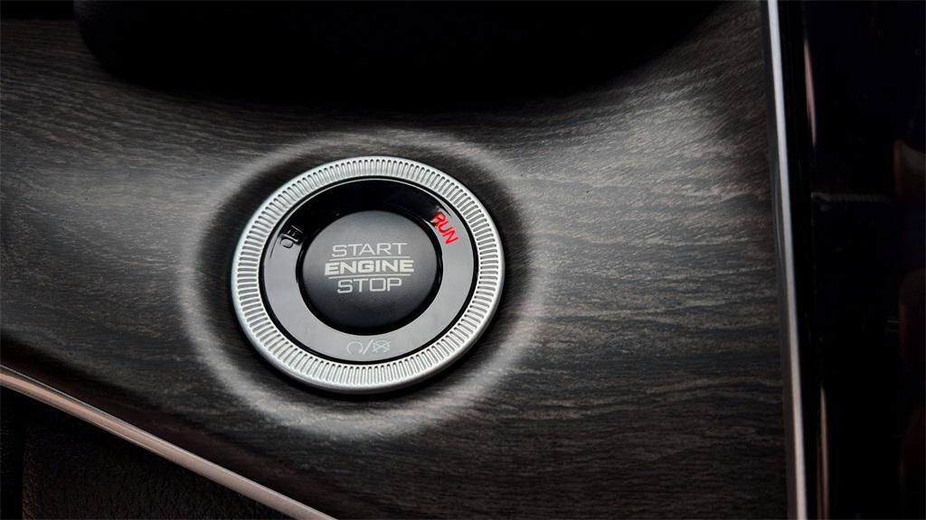 new 2025 Jeep Grand Cherokee car, priced at $51,249