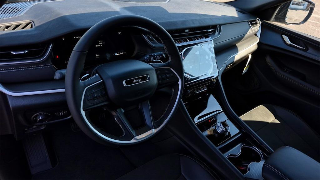 new 2025 Jeep Grand Cherokee car, priced at $45,701