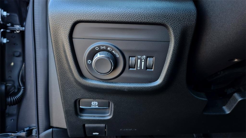 new 2025 Jeep Grand Cherokee car, priced at $45,701