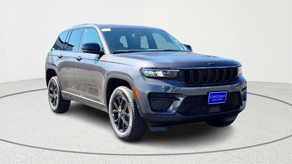new 2025 Jeep Grand Cherokee car, priced at $45,701