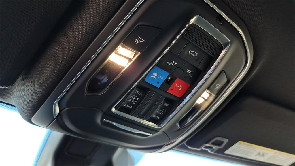 new 2025 Jeep Grand Cherokee car, priced at $45,701