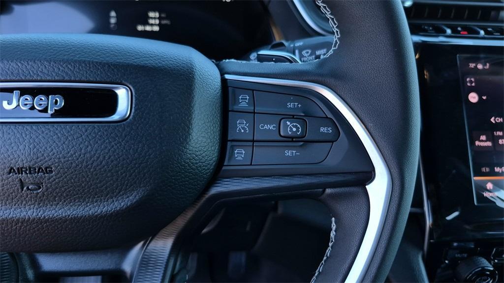 new 2025 Jeep Grand Cherokee car, priced at $45,701