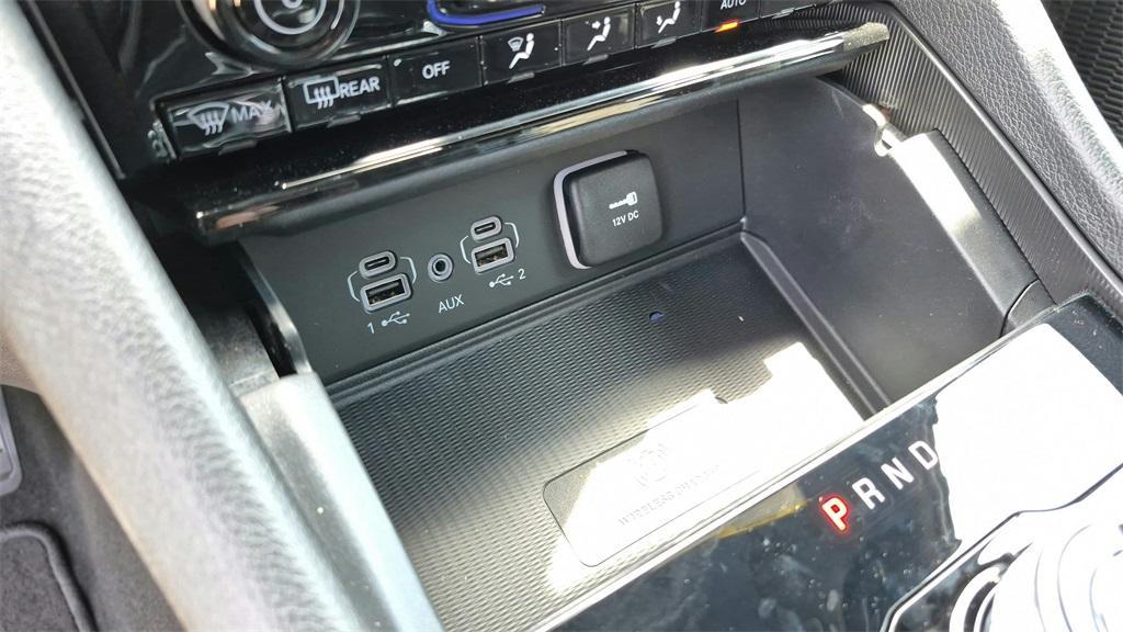 new 2025 Jeep Grand Cherokee car, priced at $37,000