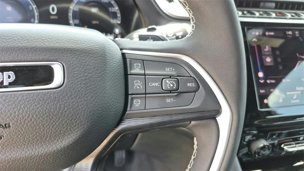 new 2025 Jeep Grand Cherokee car, priced at $37,000
