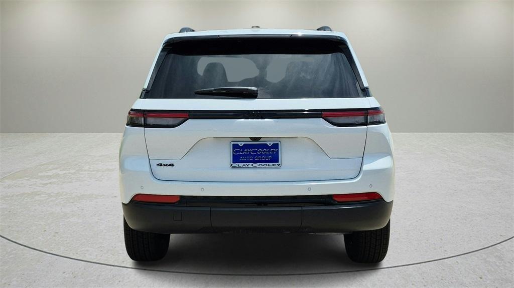 new 2025 Jeep Grand Cherokee car, priced at $37,000