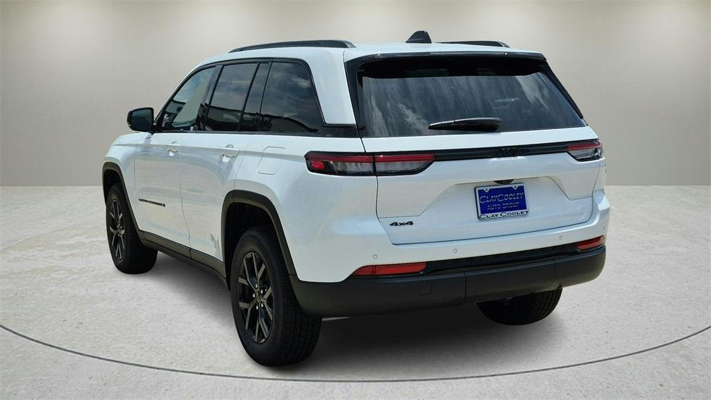 new 2025 Jeep Grand Cherokee car, priced at $37,000