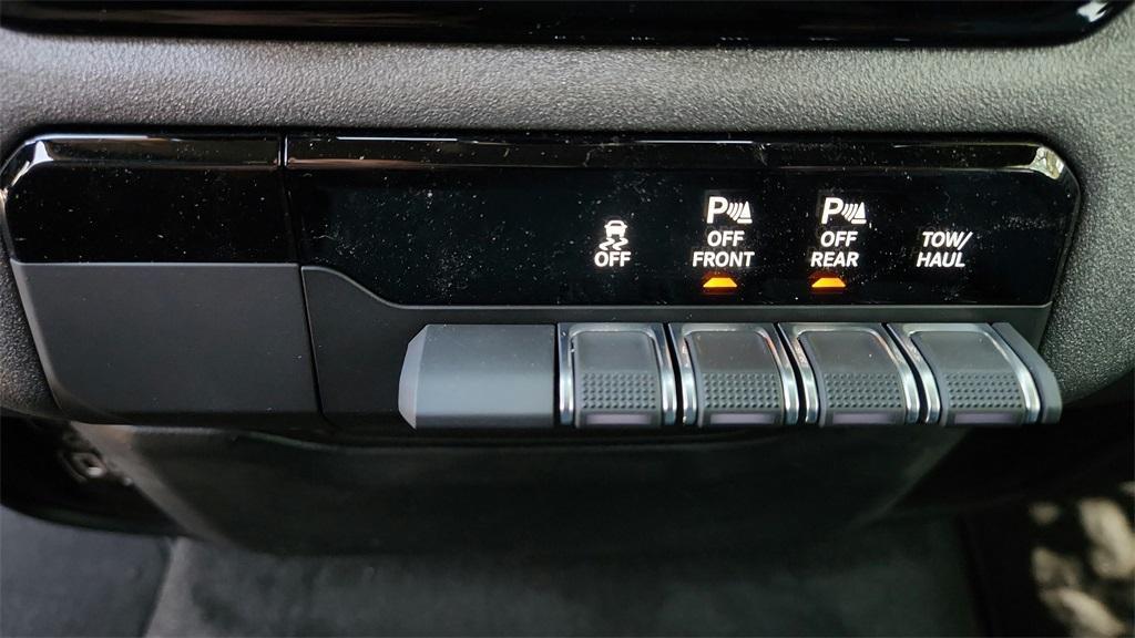new 2025 Ram 1500 car, priced at $39,514