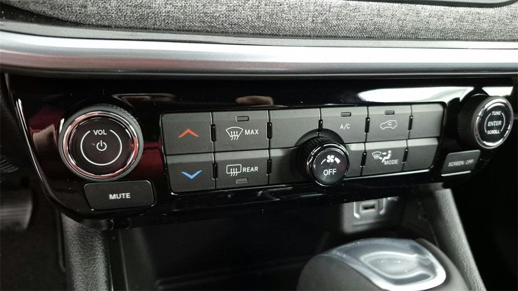 new 2025 Jeep Compass car, priced at $25,500