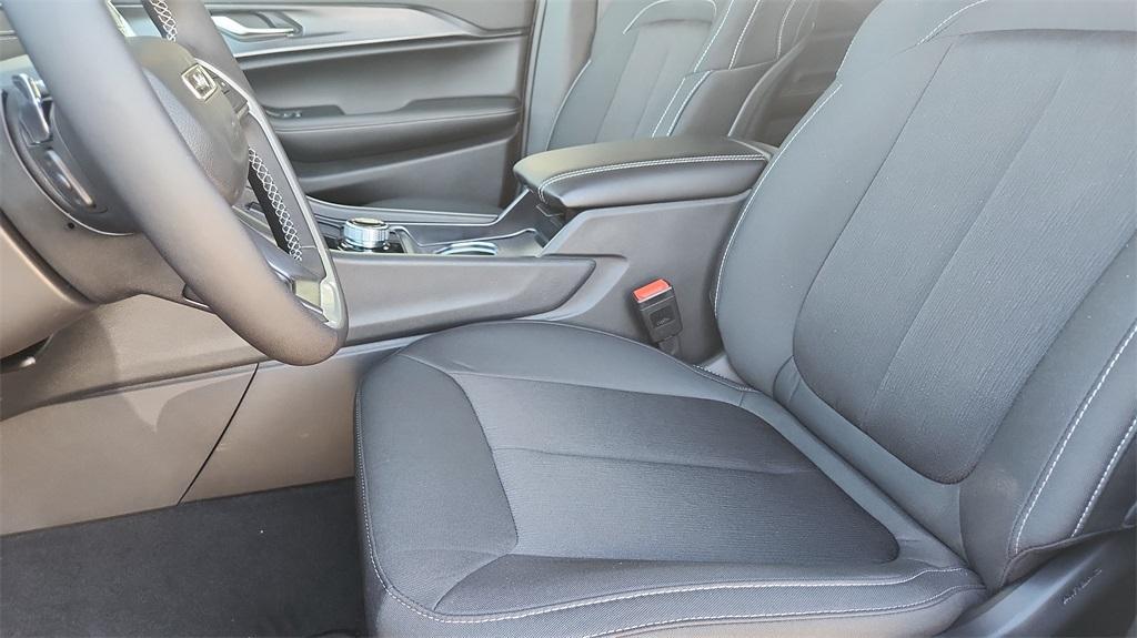 new 2025 Jeep Grand Cherokee car, priced at $34,500