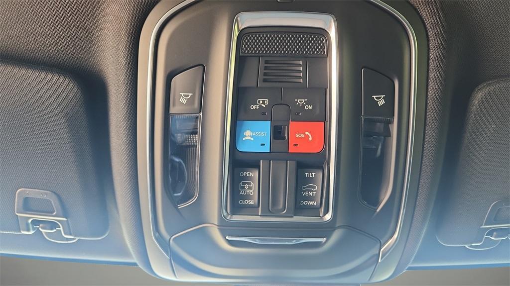 new 2025 Jeep Grand Cherokee car, priced at $34,500