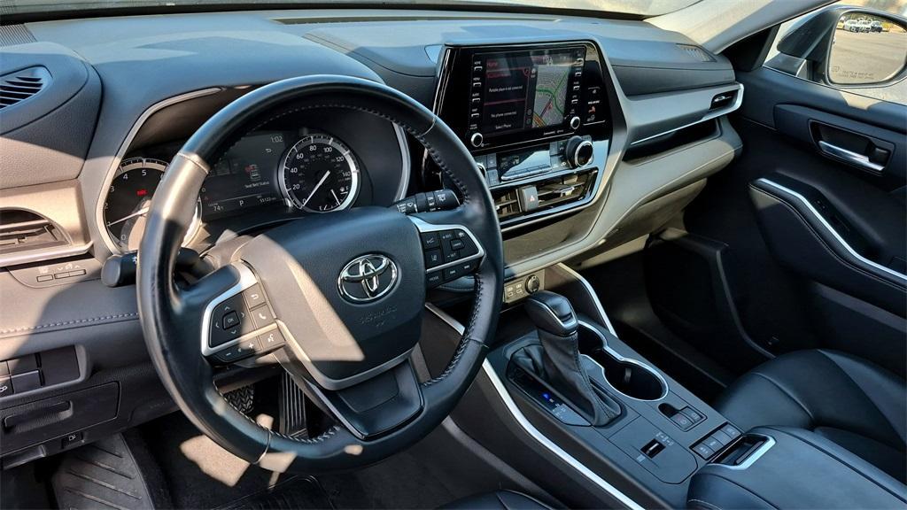 used 2022 Toyota Highlander car, priced at $32,170