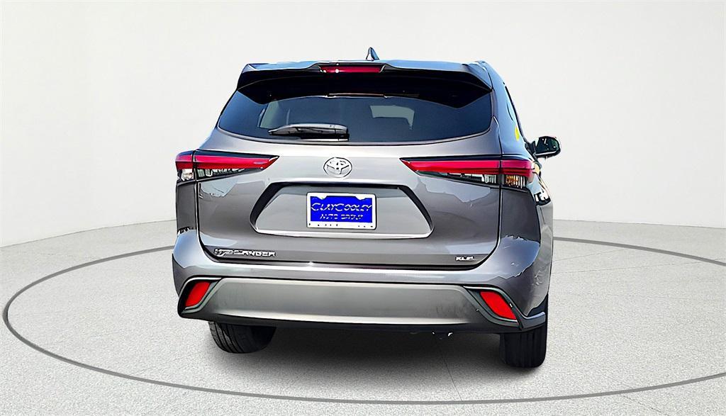 used 2022 Toyota Highlander car, priced at $32,170