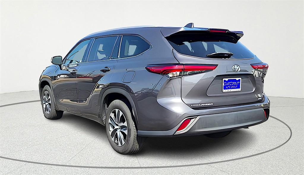 used 2022 Toyota Highlander car, priced at $32,170