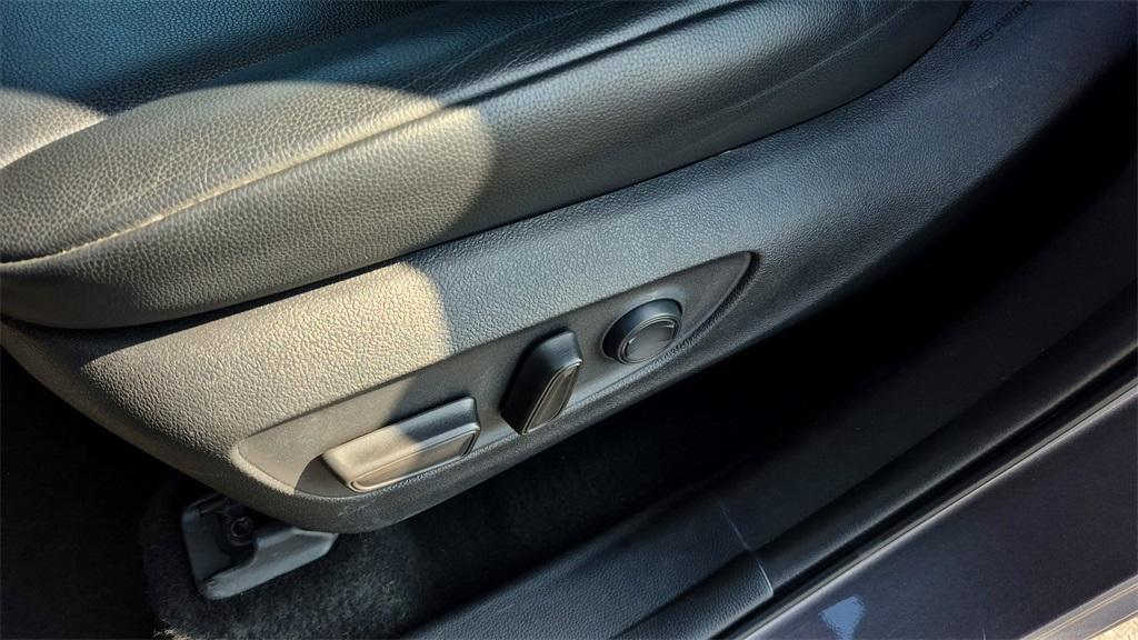 used 2022 Toyota Highlander car, priced at $32,170