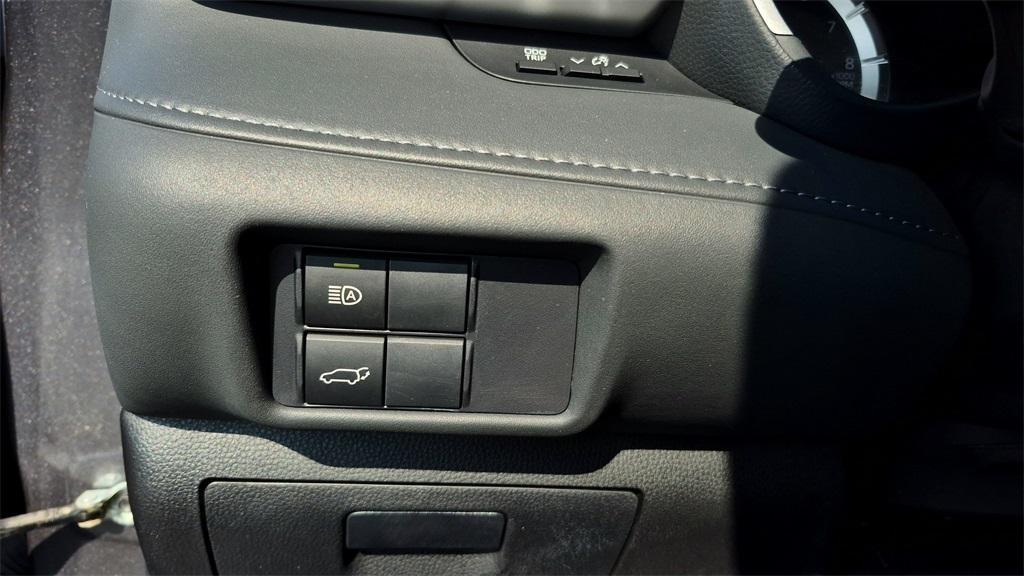 used 2022 Toyota Highlander car, priced at $32,170