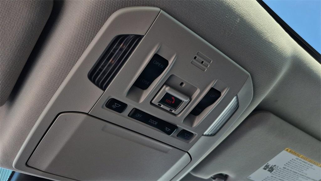 used 2022 Toyota Highlander car, priced at $32,170