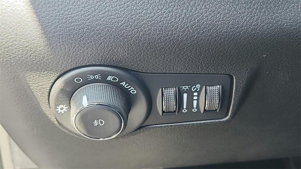 new 2025 Jeep Compass car, priced at $25,703