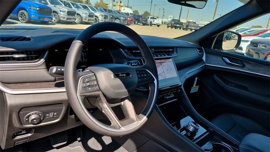 new 2025 Jeep Grand Cherokee car, priced at $49,225