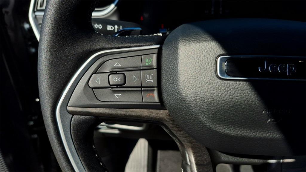 new 2025 Jeep Grand Cherokee car, priced at $49,225