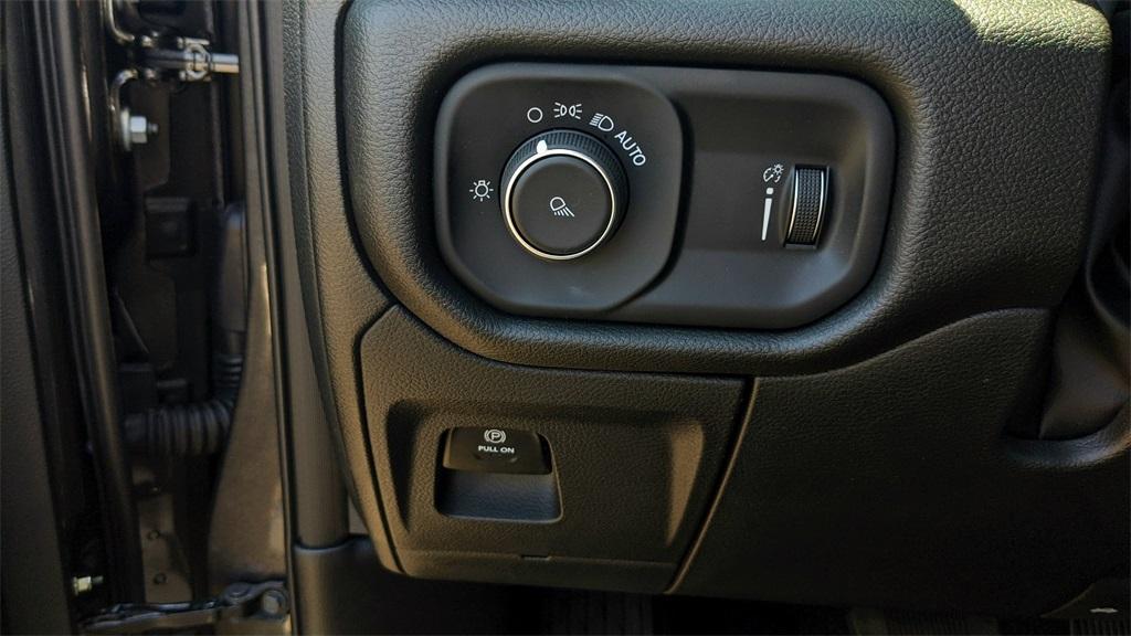 new 2025 Ram 1500 car, priced at $40,000