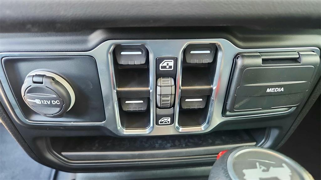 new 2025 Jeep Wrangler car, priced at $45,707