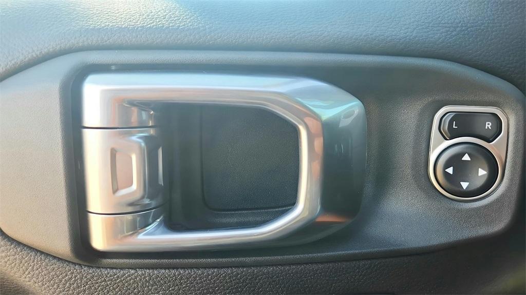 new 2025 Jeep Wrangler car, priced at $45,707