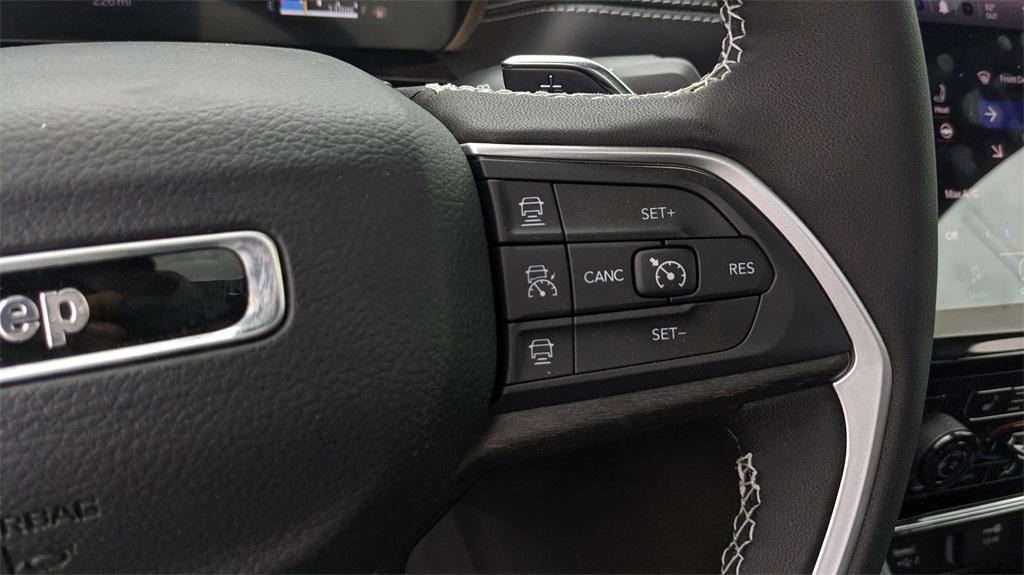 new 2025 Jeep Grand Cherokee car, priced at $42,000