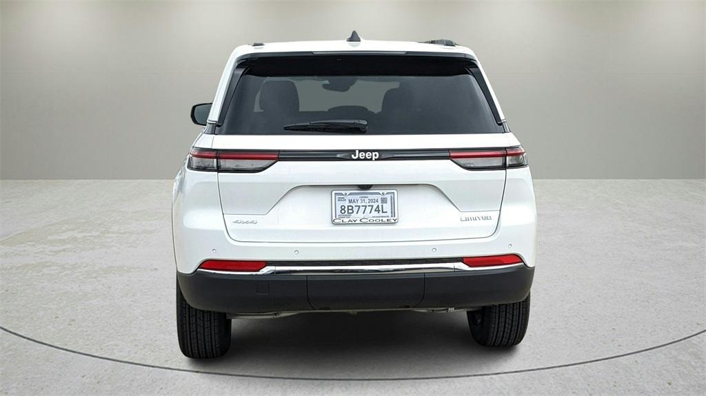 new 2025 Jeep Grand Cherokee car, priced at $42,000