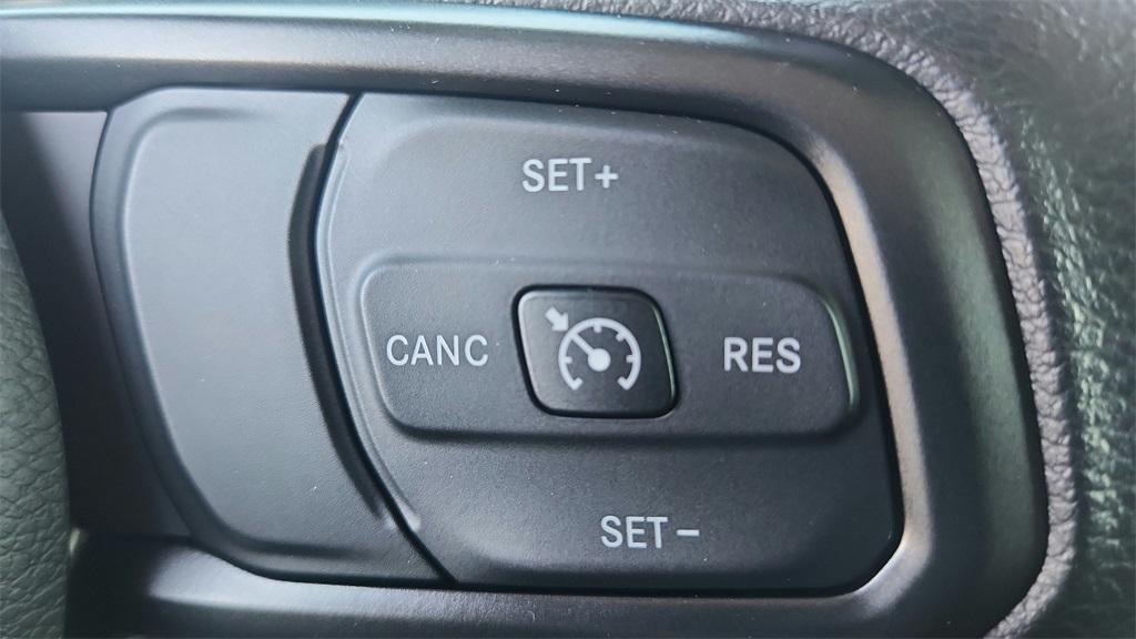 new 2025 Jeep Gladiator car, priced at $39,500
