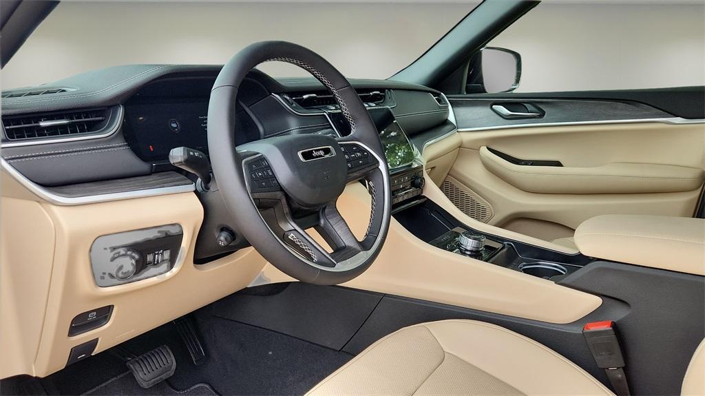 new 2025 Jeep Grand Cherokee car, priced at $45,386