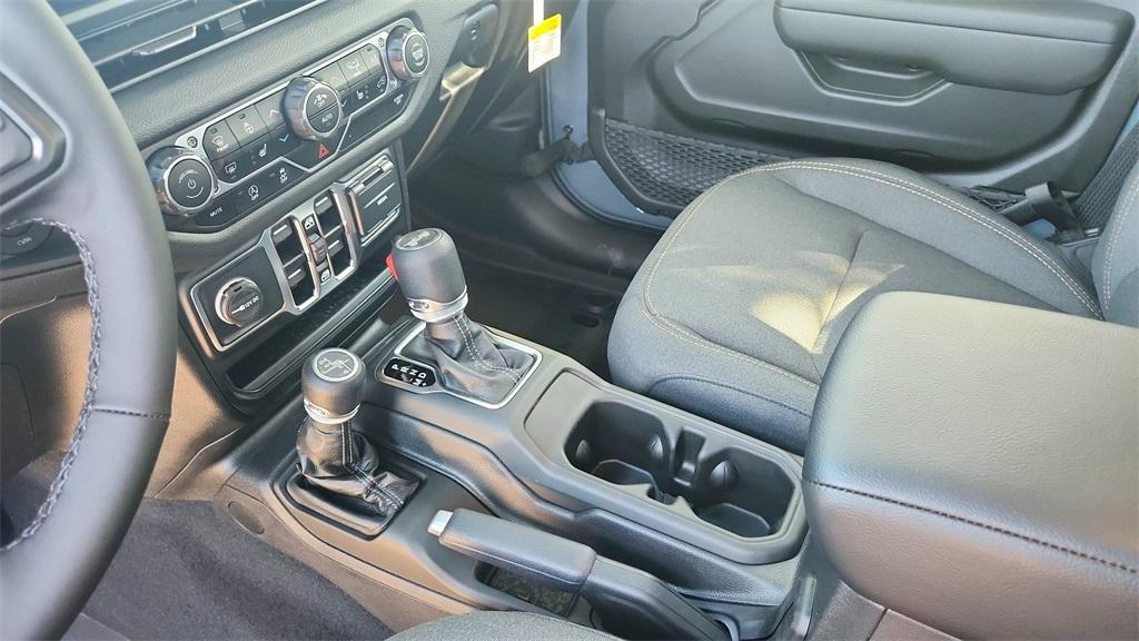 new 2025 Jeep Wrangler car, priced at $46,000