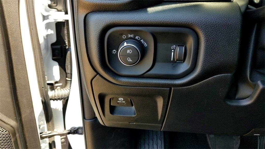 new 2025 Ram 1500 car, priced at $44,000