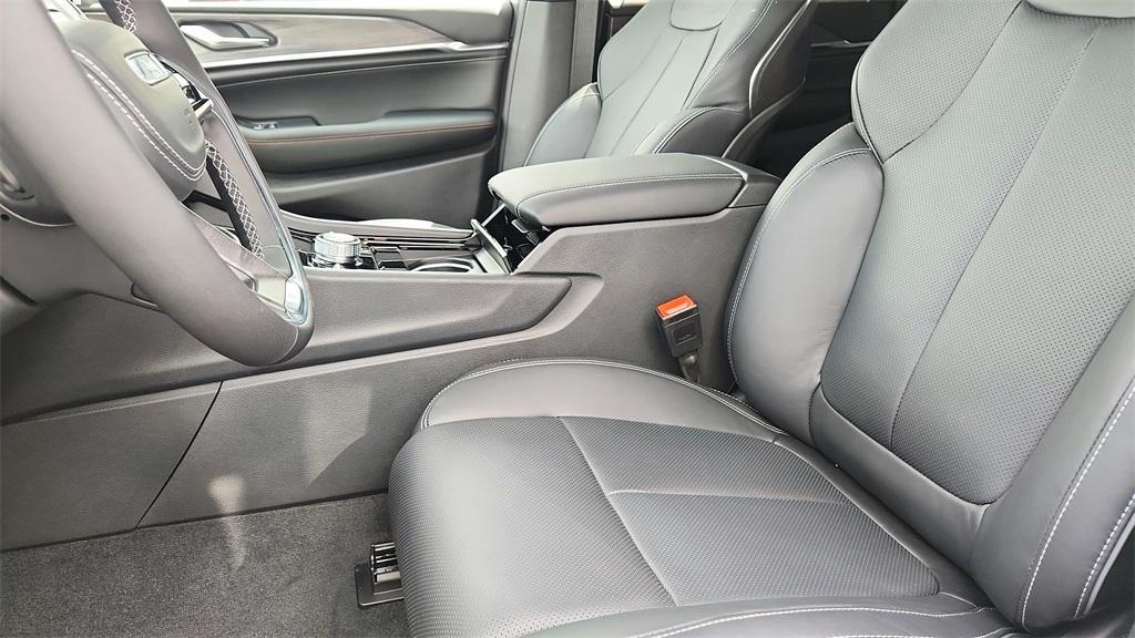 new 2025 Jeep Grand Cherokee car, priced at $53,481