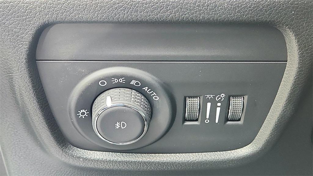 new 2025 Jeep Grand Cherokee car, priced at $53,481