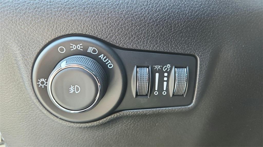 new 2025 Jeep Compass car, priced at $25,703