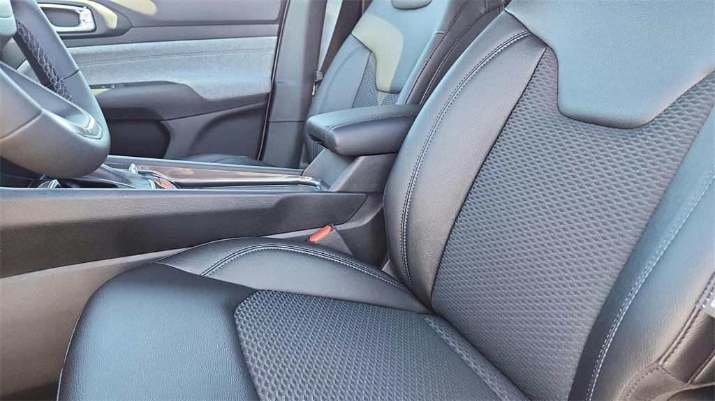 new 2025 Jeep Compass car, priced at $25,703