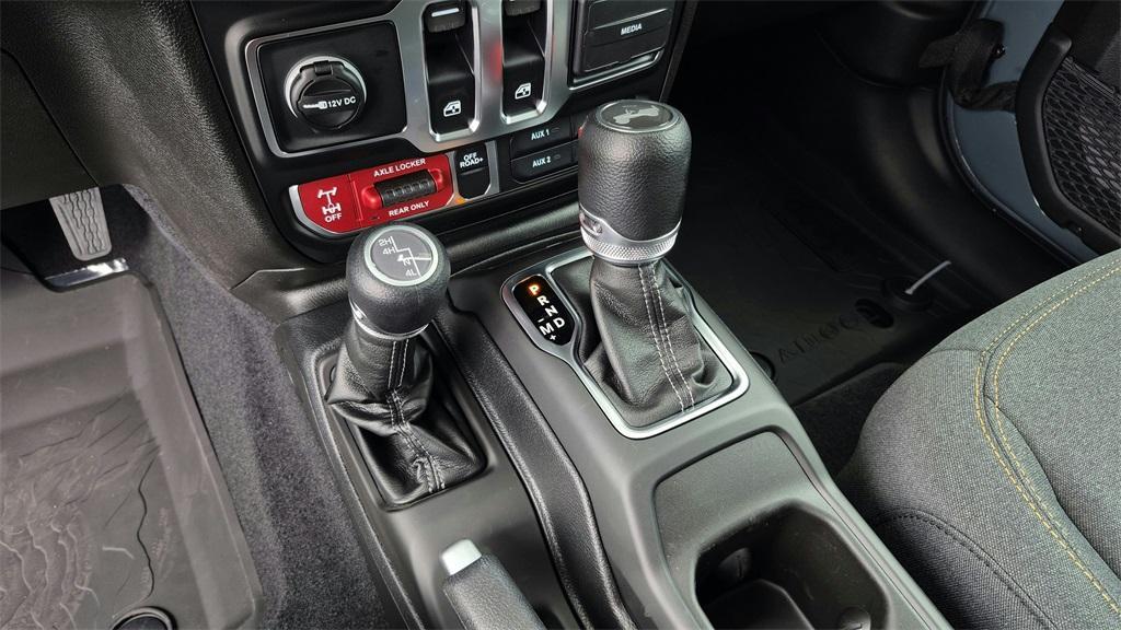 new 2025 Jeep Wrangler car, priced at $44,553