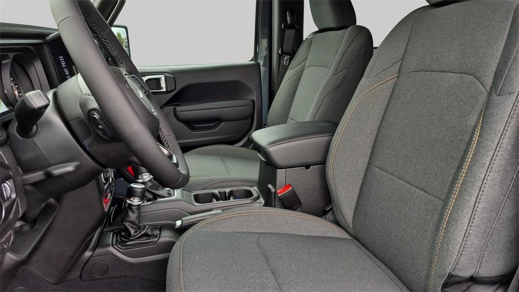 new 2025 Jeep Wrangler car, priced at $44,553