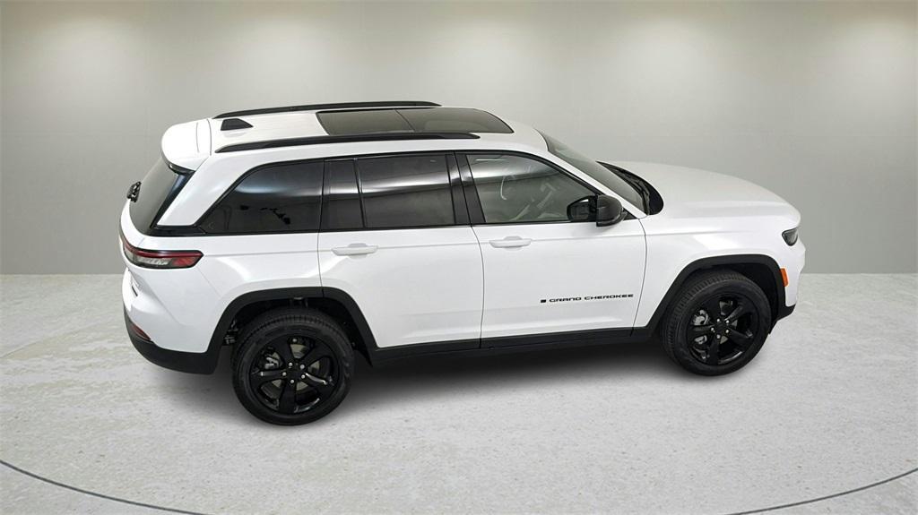 new 2024 Jeep Grand Cherokee car, priced at $43,500