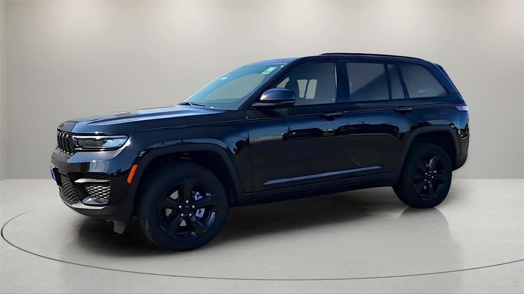 new 2024 Jeep Grand Cherokee car, priced at $39,000