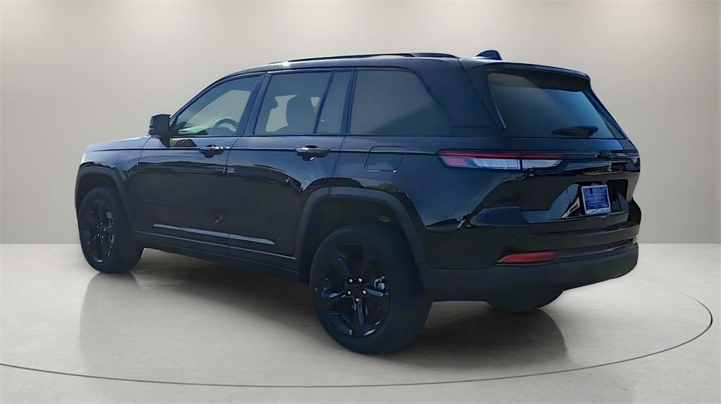 new 2024 Jeep Grand Cherokee car, priced at $39,000